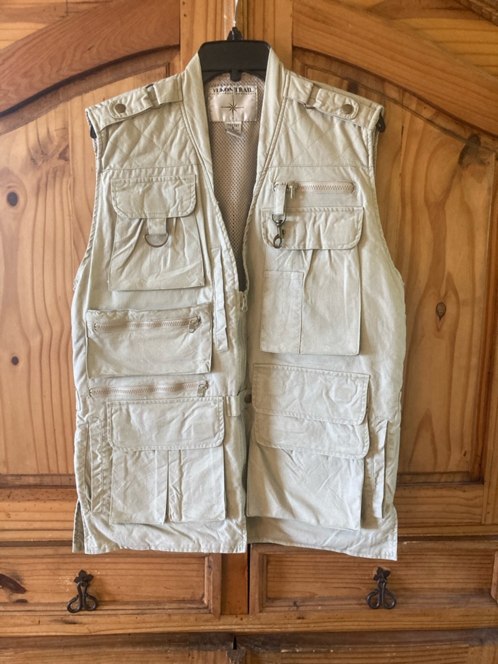 Men Yukon Trail tan fishing vest size S